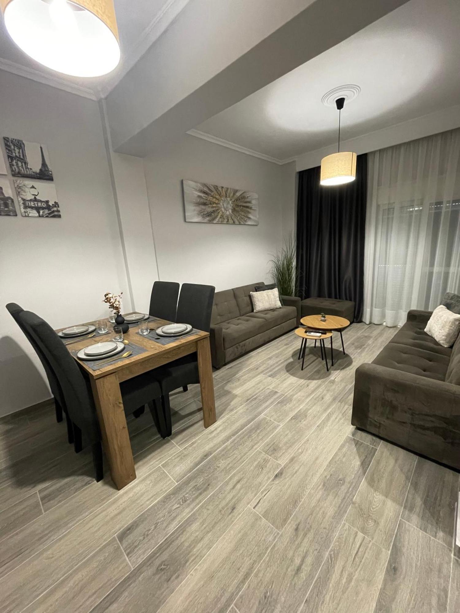 Dt Luxury Apartment เนอาเปรามอส ภายนอก รูปภาพ