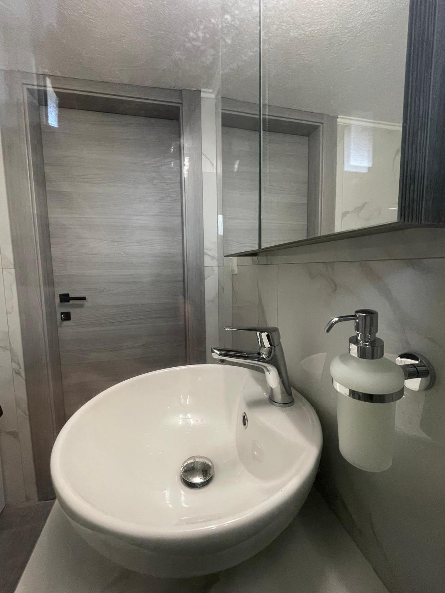 Dt Luxury Apartment เนอาเปรามอส ภายนอก รูปภาพ